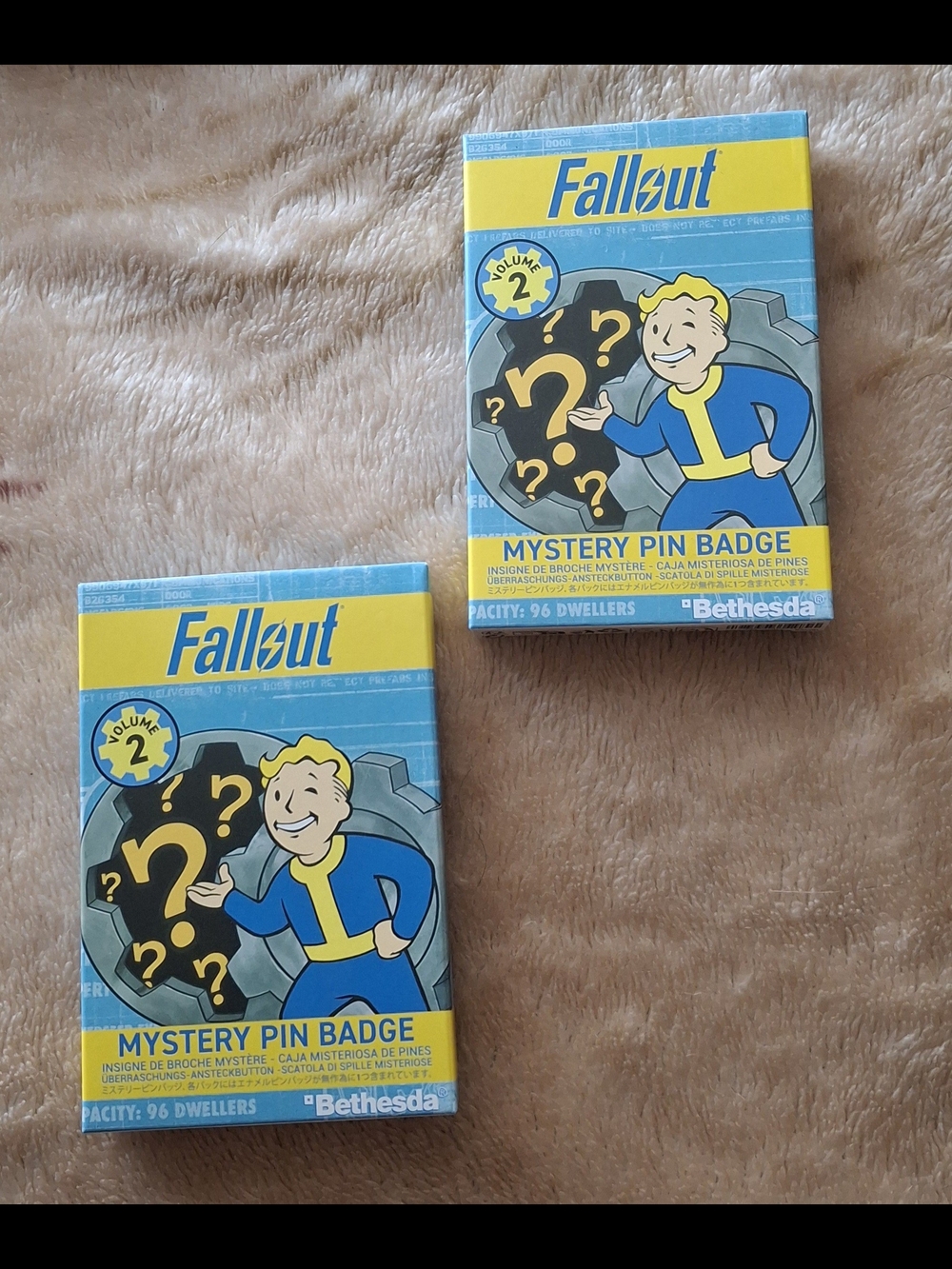 Fallout Mystery Pin Badge (Vault Boy) - Blue & Yellow